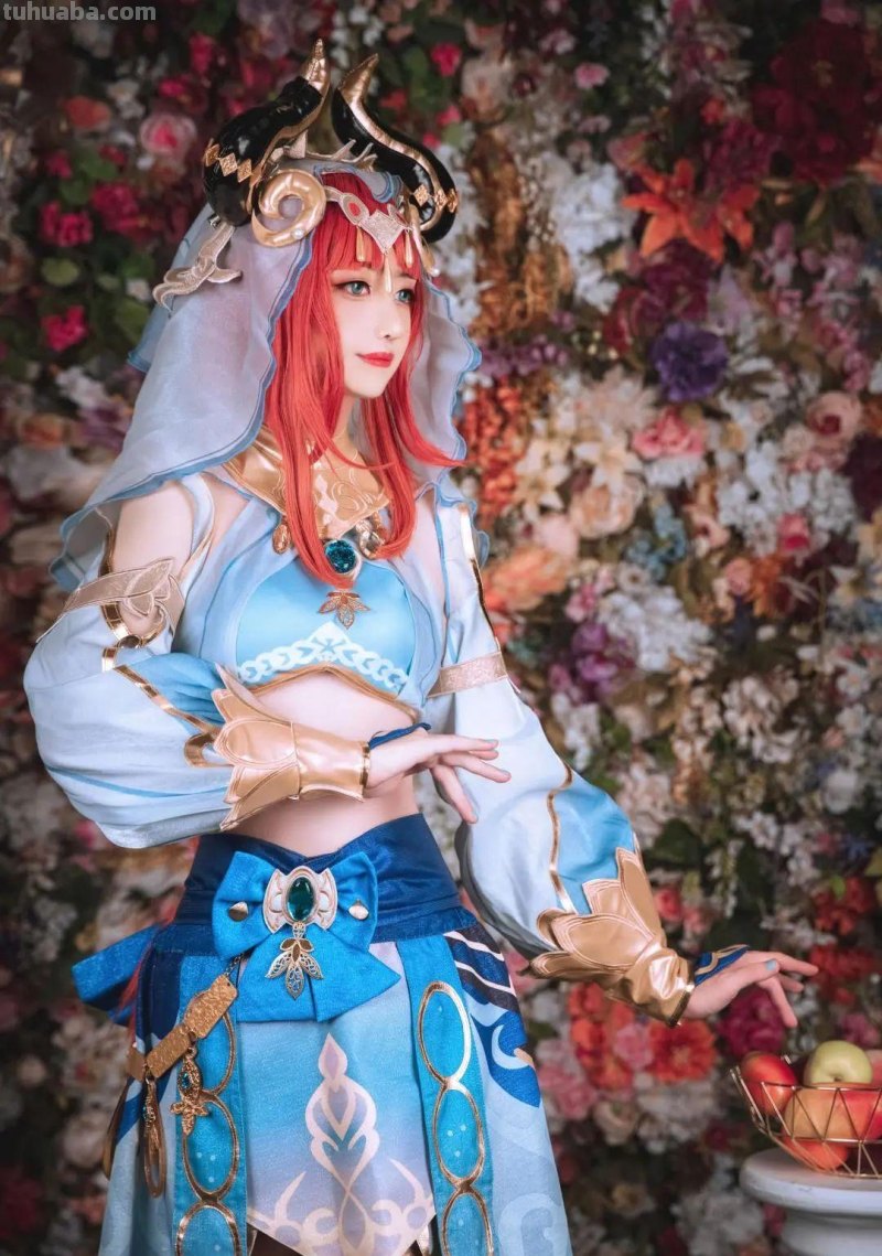 《原神》妮露COS美图合集-好光滑的肚皮呀，能让我蹭蹭吗？