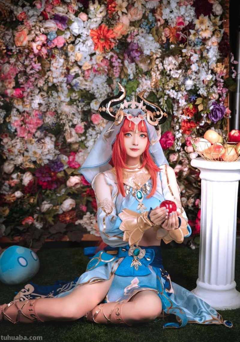 《原神》妮露COS美图合集-好光滑的肚皮呀，能让我蹭蹭吗？