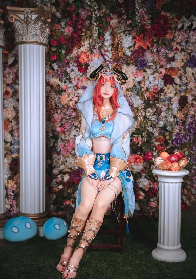 《原神》妮露COS美图合集-好光滑的肚皮呀，能让我蹭蹭吗？