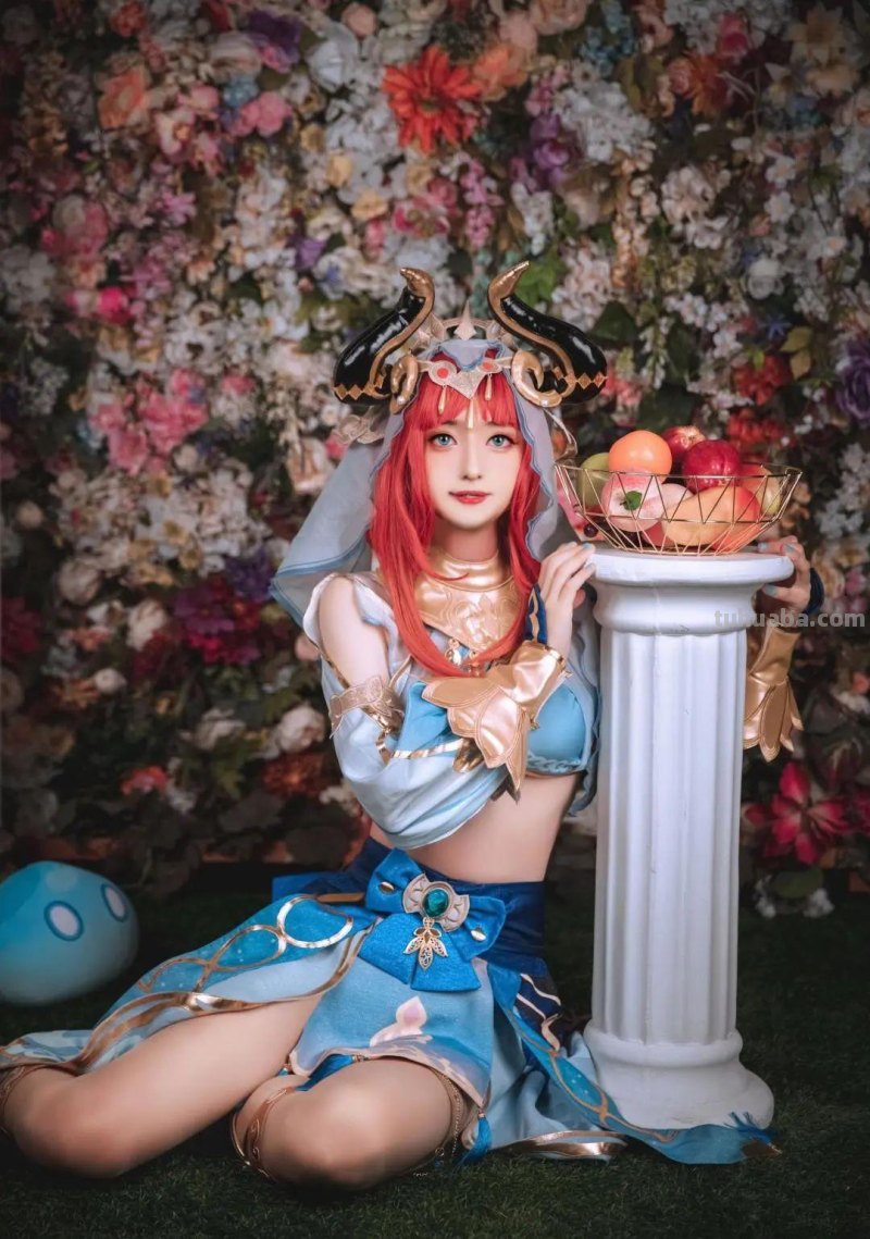 《原神》妮露COS美图合集-好光滑的肚皮呀，能让我蹭蹭吗？