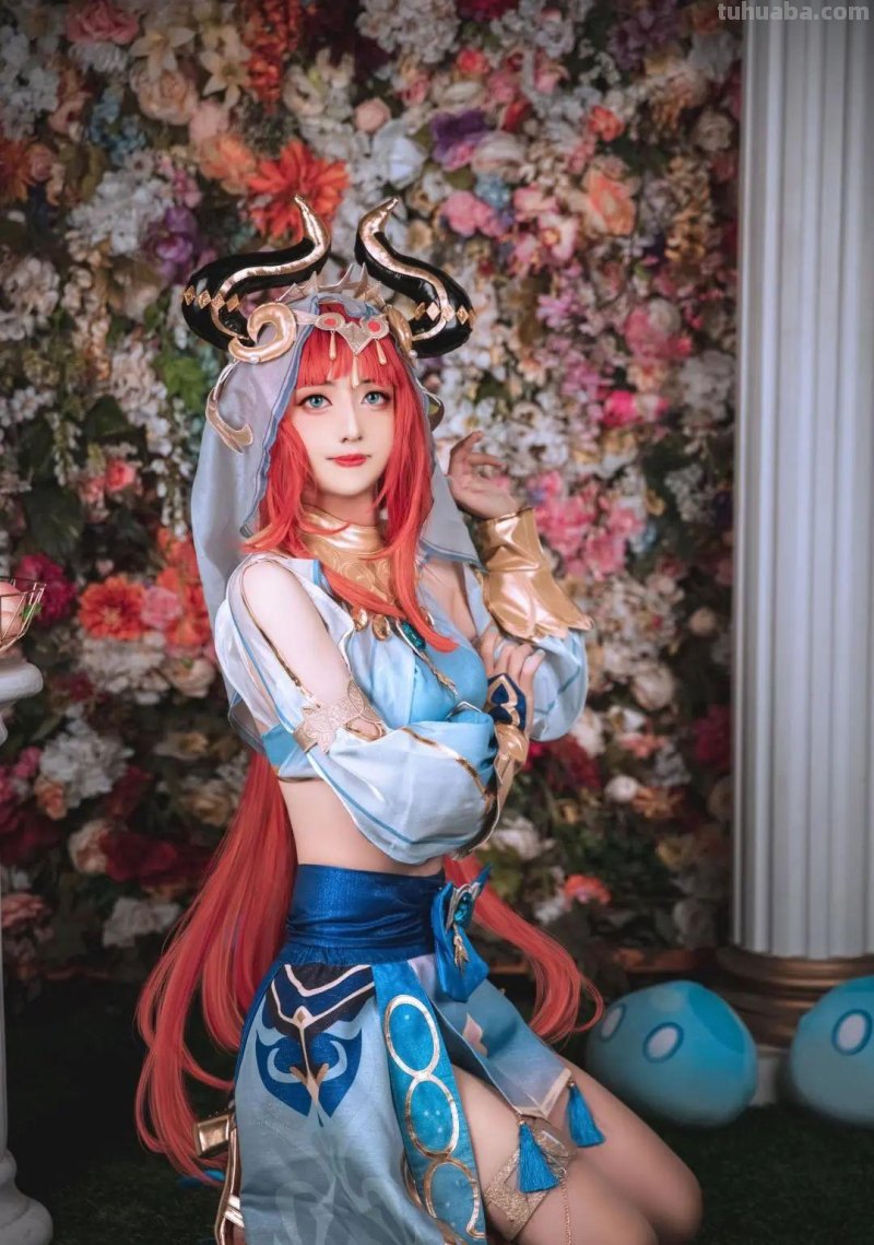 《原神》妮露COS美图合集-好光滑的肚皮呀，能让我蹭蹭吗？