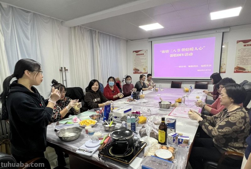 烟台审计局长岛分局举办“浓情三八节 烘焙暖人心”蛋糕DIY活动