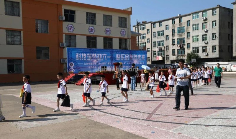 六一探秘科技馆，童心放飞科技梦