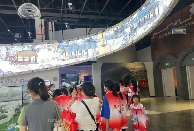 六一探秘科技馆，童心放飞科技梦