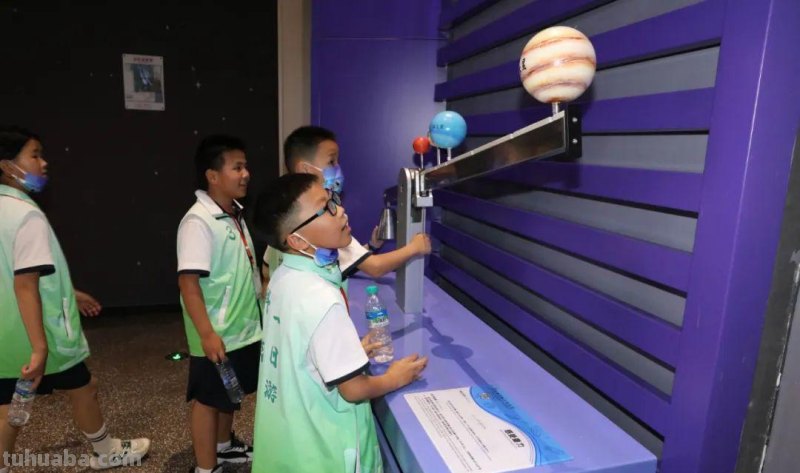 六一探秘科技馆，童心放飞科技梦