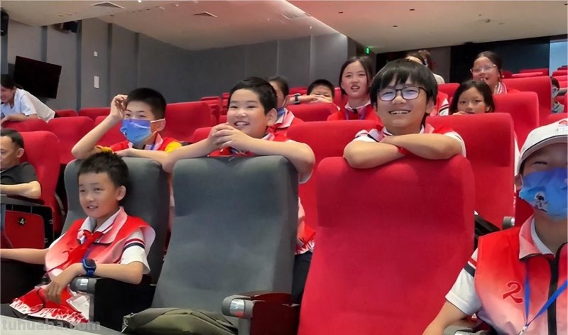 六一探秘科技馆，童心放飞科技梦