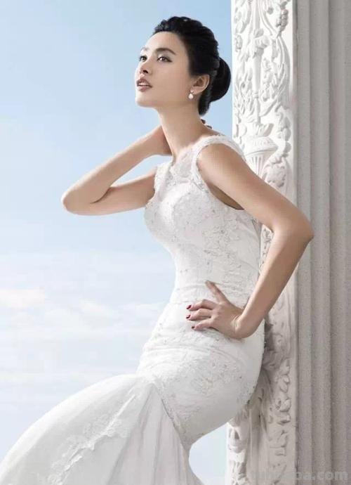 极简主义感觉更优雅 拍出纯净的婚纱摄影