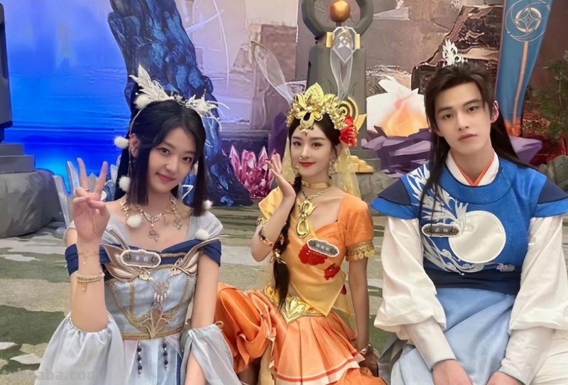 21位明星COS王者，娜扎太像，赵丽颖是本人？你全都能认出来吗？