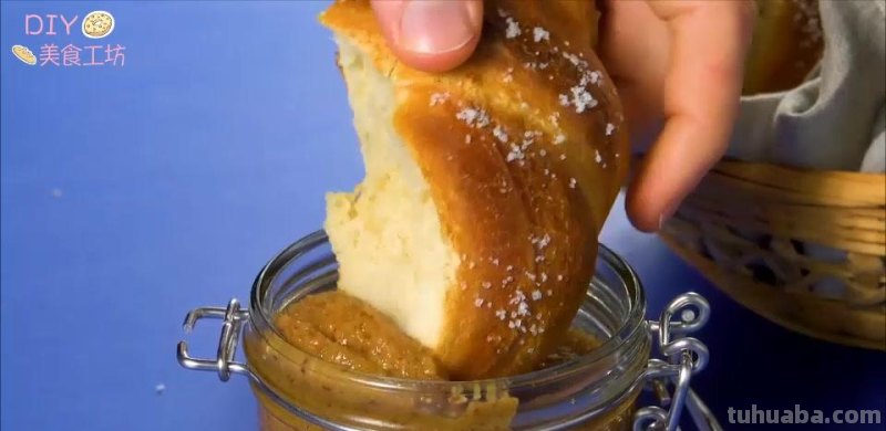 「烘焙教程」7个烘焙面包的小技巧，新手也能学会