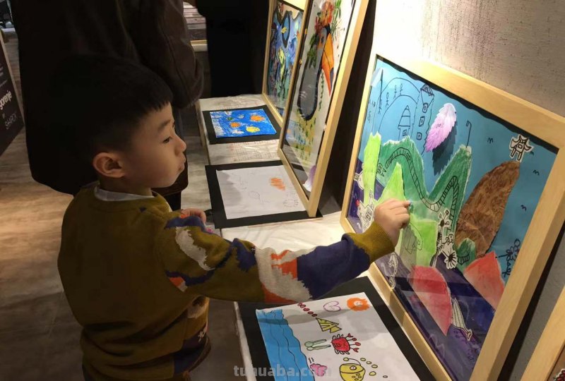 麦麦家第一届“润索杯”儿童公益画展西安举办