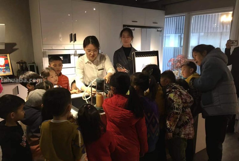 麦麦家第一届“润索杯”儿童公益画展西安举办