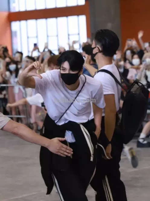 漫展停办后Coser挣钱多难?有人去卖“人体写真”,有人找到新门路 漫展停办后Coser挣钱多难?有人去卖“人体写真”,有人找到新门路