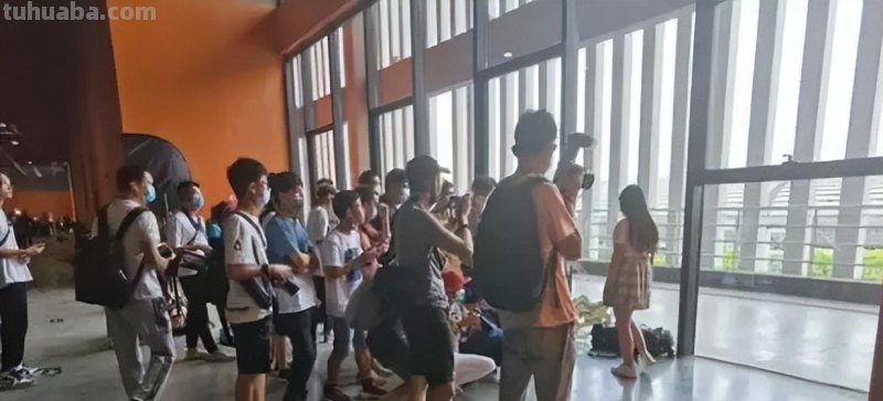 漫展停办后Coser挣钱多难?有人去卖“人体写真”,有人找到新门路 漫展停办后Coser挣钱多难?有人去卖“人体写真”,有人找到新门路