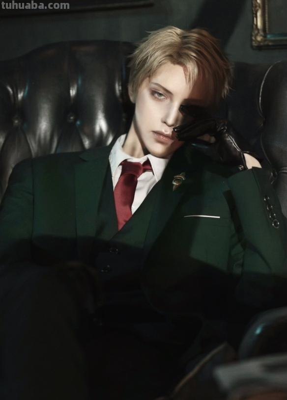 日本女Coser神还原：wiru一人分饰两角：黄昏&amp;约儿