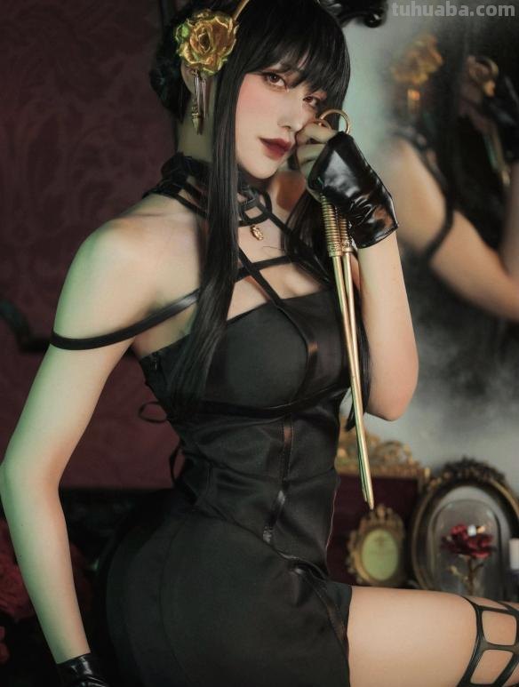 日本女Coser神还原：wiru一人分饰两角：黄昏&amp;约儿