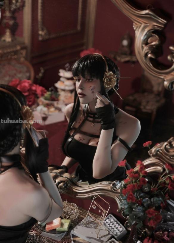 日本女Coser神还原：wiru一人分饰两角：黄昏&amp;约儿