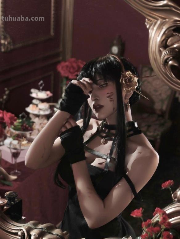 日本女Coser神还原：wiru一人分饰两角：黄昏&amp;约儿