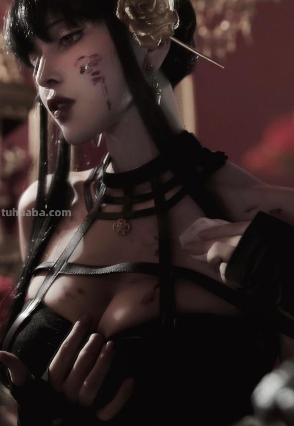 日本女Coser神还原：wiru一人分饰两角：黄昏&amp;约儿