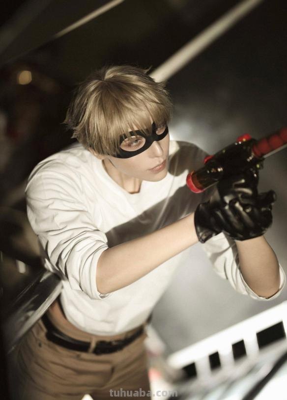 日本女Coser神还原：wiru一人分饰两角：黄昏&amp;约儿