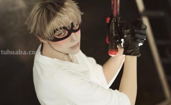 日本女Coser神还原：wiru一人分饰两角：黄昏&amp;约儿