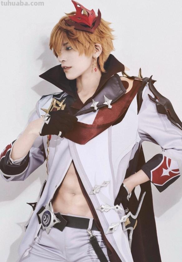 日本女Coser神还原：wiru一人分饰两角：黄昏&amp;约儿