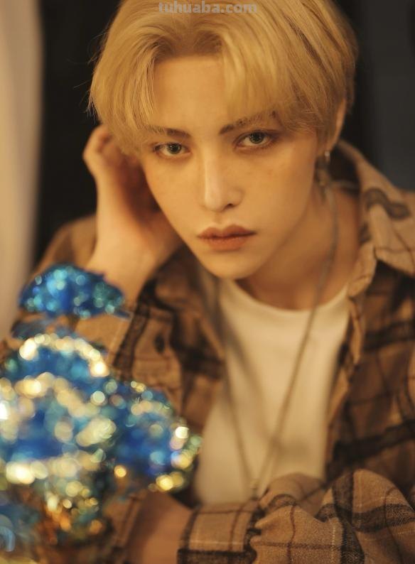 日本女Coser神还原：wiru一人分饰两角：黄昏&amp;约儿