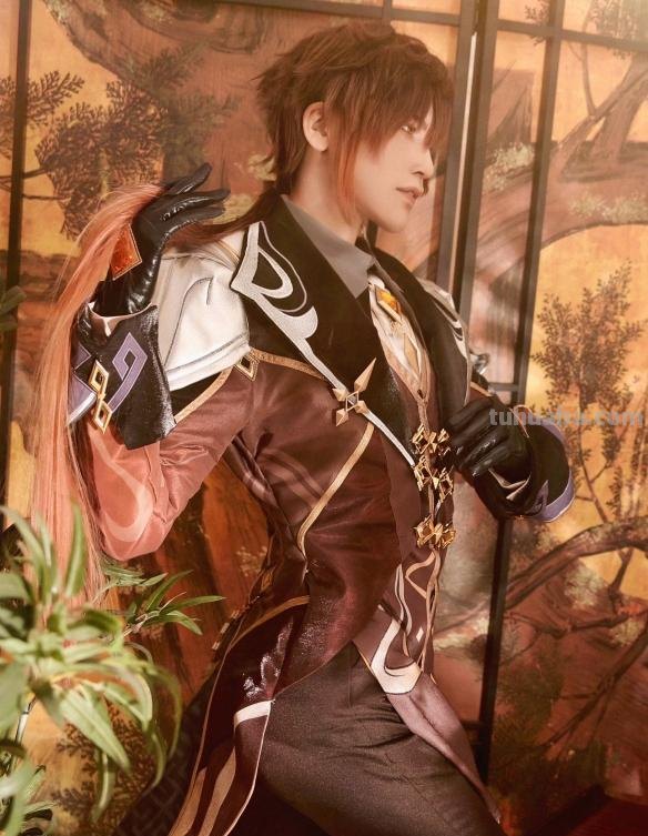 日本女Coser神还原：wiru一人分饰两角：黄昏&amp;约儿