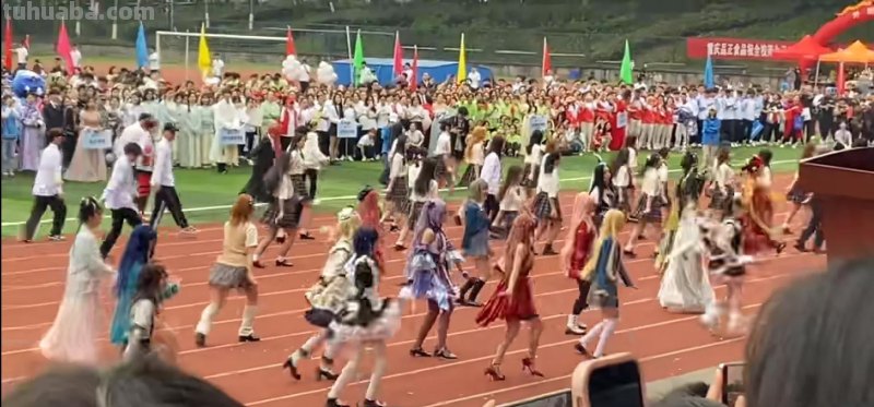 低俗、暴露、不干不净,coser竟成了这样? 低俗、暴露、不干不净,coser竟成了这样?