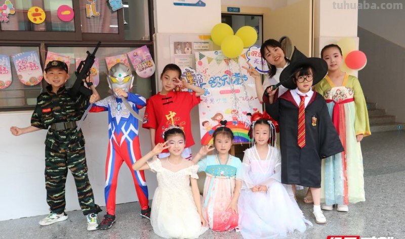 组图丨师生化身经典人物，上演一场cosplay“狂欢”