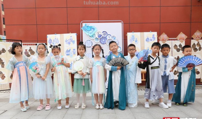 组图丨师生化身经典人物，上演一场cosplay“狂欢”