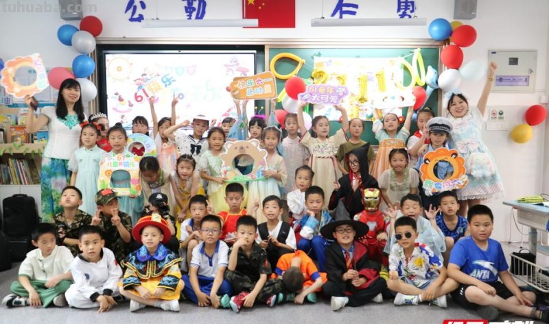 组图丨师生化身经典人物，上演一场cosplay“狂欢”