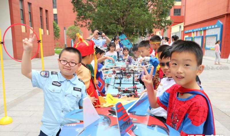 组图丨师生化身经典人物，上演一场cosplay“狂欢”