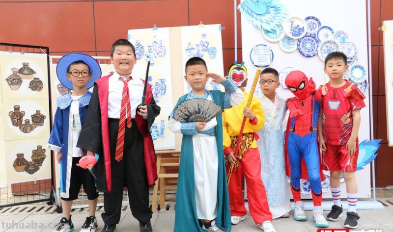 组图丨师生化身经典人物，上演一场cosplay“狂欢”