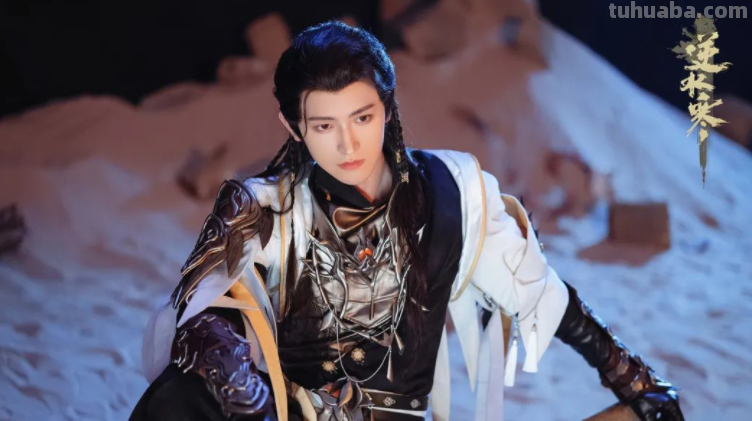 什么是天花板级COS？黑皮、白发、翻白眼，却让百万网友魂牵梦绕