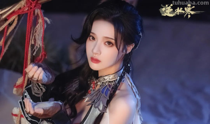 什么是天花板级COS？黑皮、白发、翻白眼，却让百万网友魂牵梦绕