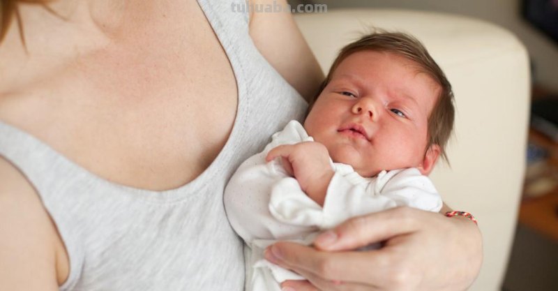 哪几个原因会造成新生儿睡觉总哼哼唧唧?