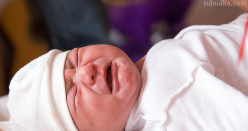 哪几个原因会造成新生儿睡觉总哼哼唧唧?