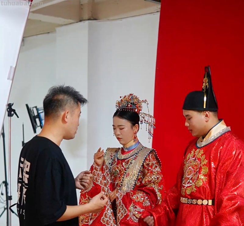 准备结婚的小姐妹看过来！我在新区发现了一家宝藏婚纱摄影...