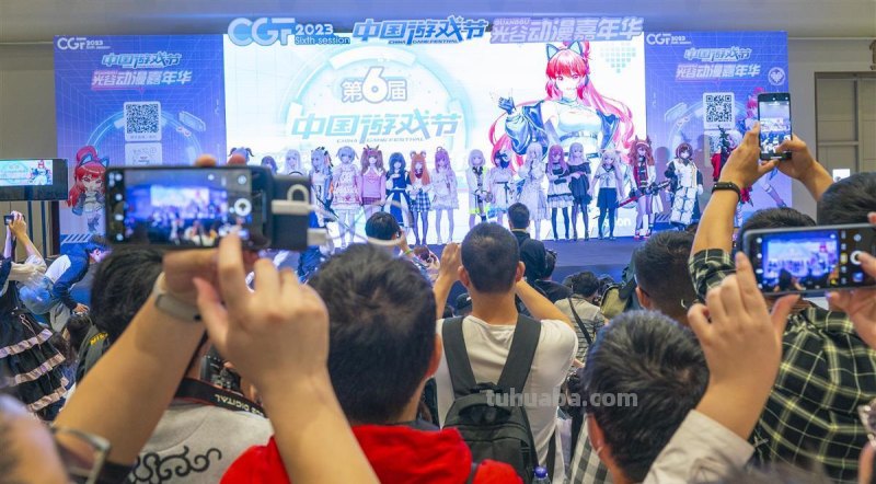 光谷动漫嘉年华假日盛装举行