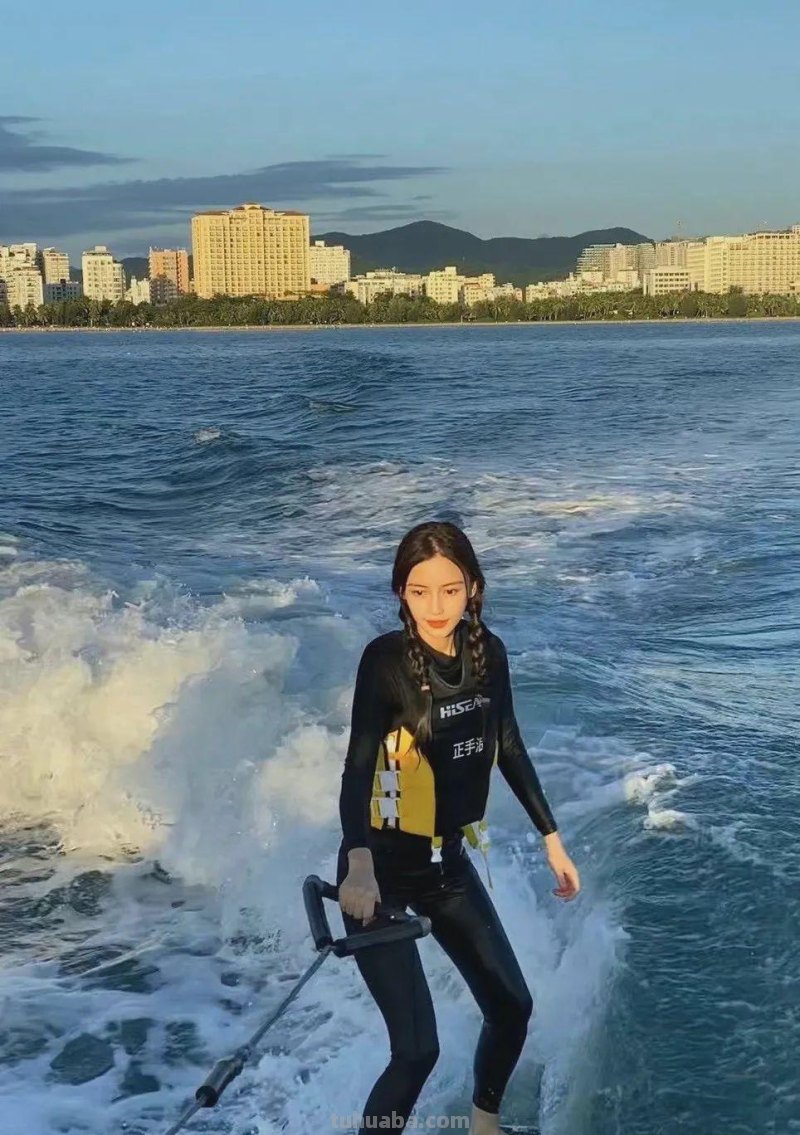 Angelababy那些出神入化的Cos，你粉过几个？