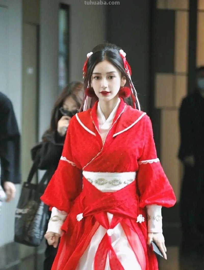 Angelababy那些出神入化的Cos，你粉过几个？