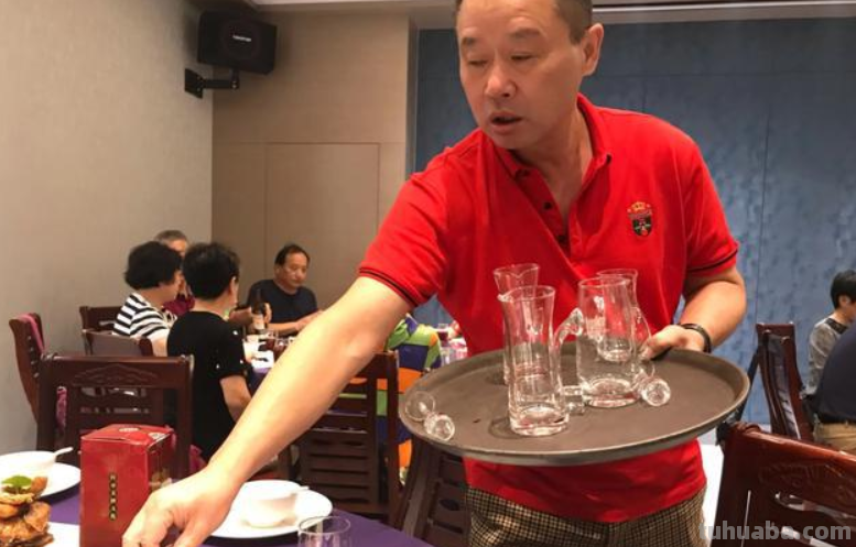 为什么去饭店吃饭喜欢自带酒水？不是贪便宜，无非就是这1点原因