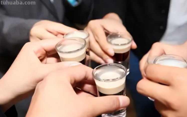 为什么去饭店吃饭喜欢自带酒水？不是贪便宜，无非就是这1点原因