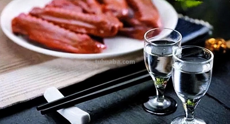 江苏大爷30年日饮2两白酒，冬夏不辍，总结4个诀窍，受益匪浅