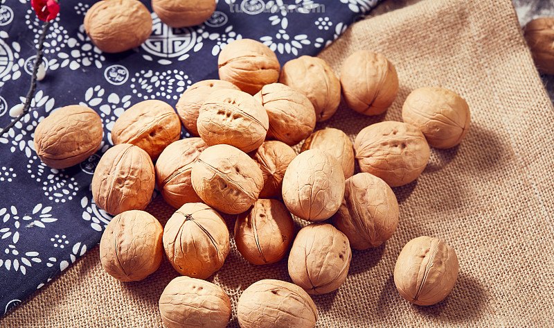 孩子小时候喝奶粉,老是便秘,有哪些水果可以通便?