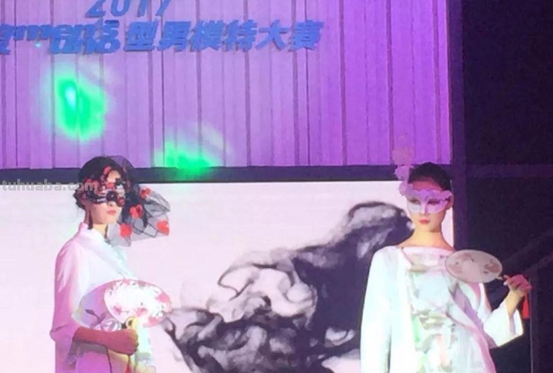 &quot;丹青梦幻“张智栋手绘服饰绘画作品展演秀