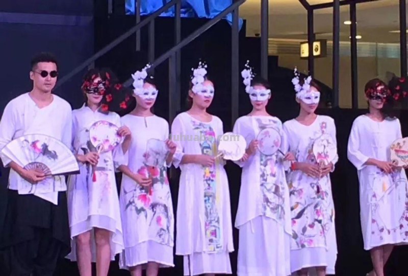 &quot;丹青梦幻“张智栋手绘服饰绘画作品展演秀