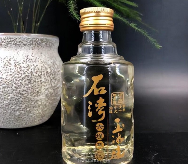 饭桌上应该怎样倒酒，建议了解，误事后悔来不及