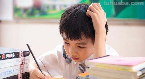 孩子一听作业就愁眉苦脸,怎样才能让孩子轻松愉快的完成作业?