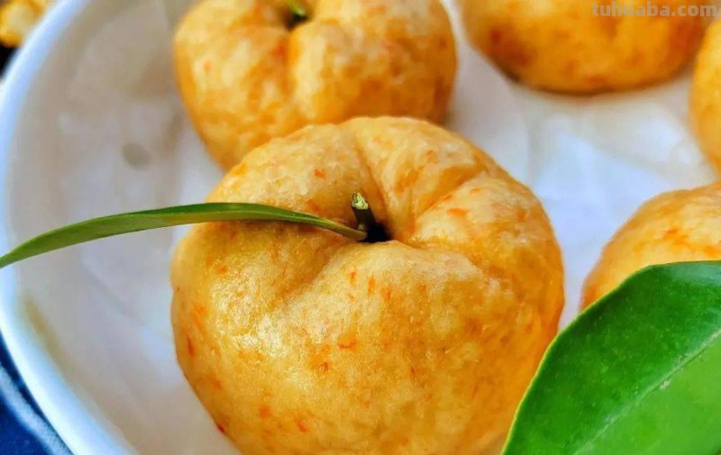 青岛农民美女制作3种“水果”面食，外形逼真还有果肉，无从下嘴